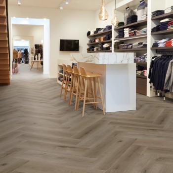 COREtec The Essentials Herringbone 50 LVRH 2486 Texas Oak H86, klikkes, halszálka vinyl padló int. parafa alátéttel